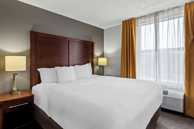 غرفة قياسية بسرير كينج مع أريكة، Comfort Inn Staunton 6/9