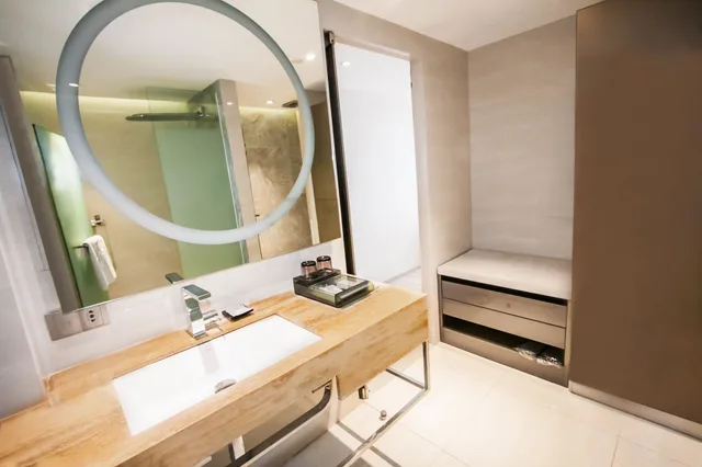 Fantastic, Queen Bed, Hotel Xyz 3/3
