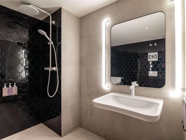 Tribe Extra, Solo, Accessible، TRIBE Dusseldorf 4/6