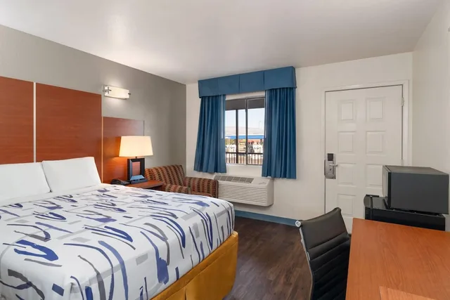 غرفة بسرير كوين، Travelodge by Wyndham Albuquerque West 3/9