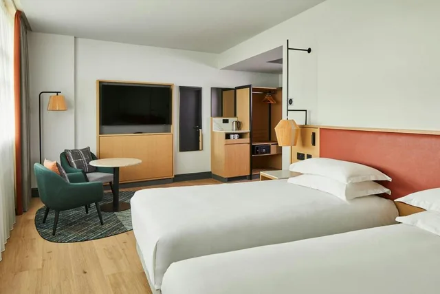 غرفة سوبيريور بسريرين منفصلين بإطلالة على المدينة، Manchester Piccadilly Hotel 1/3