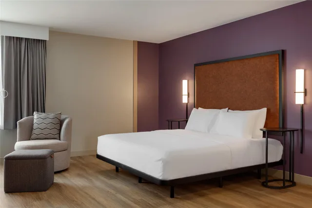 جناح استوديو بسرير كينج لذوي الإعاقة، LivSmart Studios by Hilton Kokomo 1/4