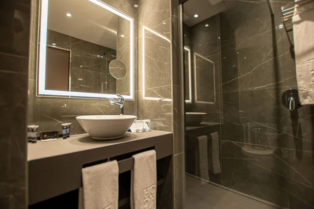 جناح جونيور بسرير كينج، Granada Center 4/5