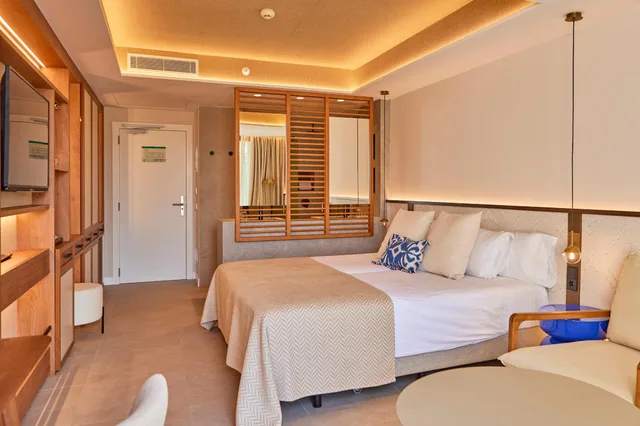 Junior Suite, Lateral Side Sea View, Private Pool، Universal Hotel Don Leon 2/8