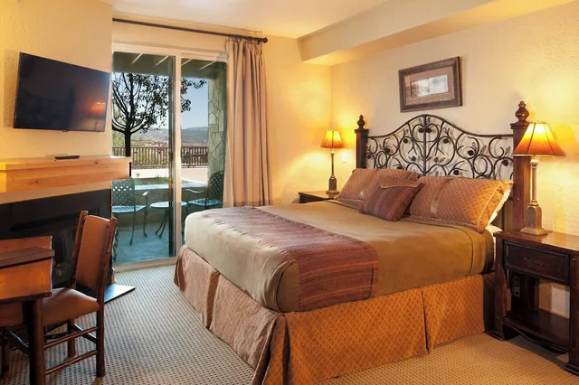 جناح بـ4 غرف نوم، Silverado Lodge 1/4