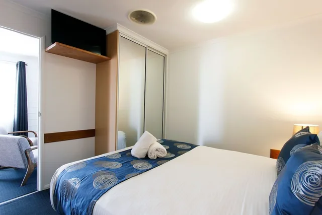 جناح بسرير كوين بغرفة نوم واحدة، Windmill Motel and Events Centre 2/5