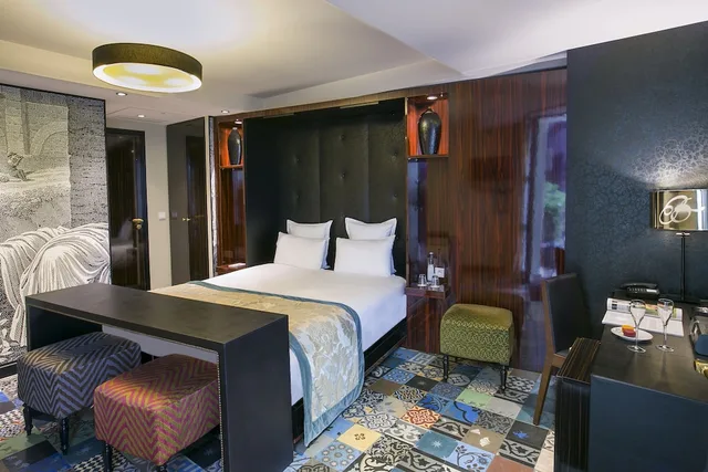Deluxe, Privilege, Queen Bed, Hotel Le Bellechasse Saint Germain 2/5