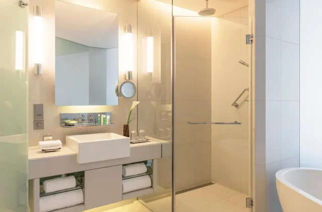 غرفة ديلوكس بسريرين منفصلين، The Westin Hotel Bahrain City Centre 6/8