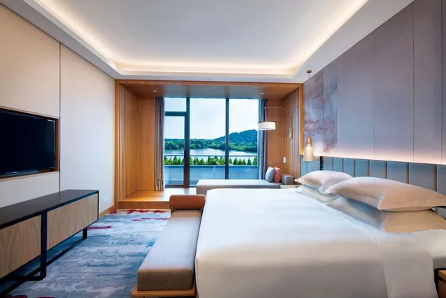 جناح بسرير فردي بإطلالة على البحيرة بغرفة نوم واحدة، Crowne Plaza Huzhou 2/6