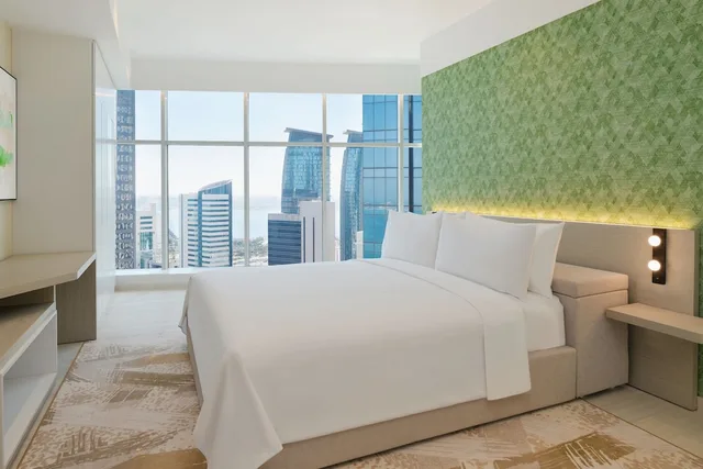 شقة بإطلالة على المدينة بـ3 غرف نوم، Element West Bay Doha 1/5