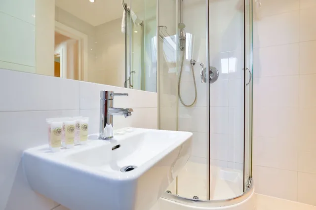 غرفة بسرير مزدوج بغرفة نوم واحدة في الطابق العلوي، Notting Hill Serviced Apartments by Concept Apartments 4/4