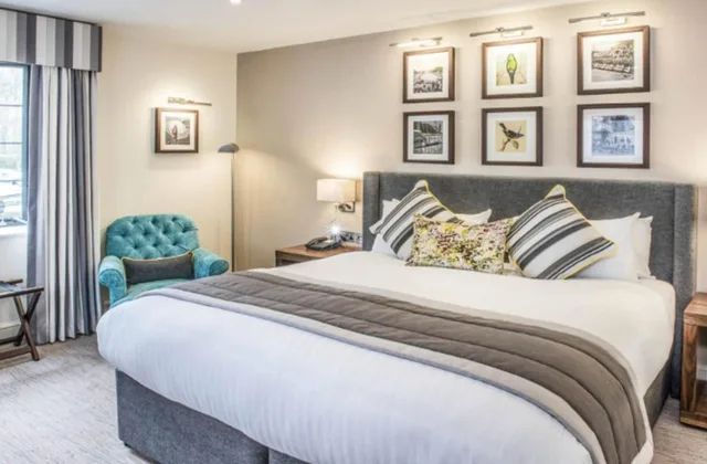 Premium, King Bed, Bath and Shower، Voco Oxford Thames by IHG 2/3