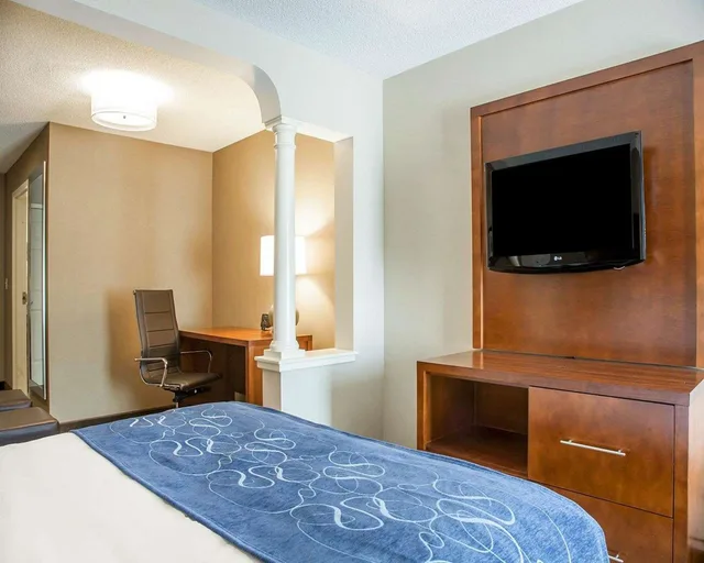 جناح بسريرين كوين، Comfort Suites West Warwick 2/2