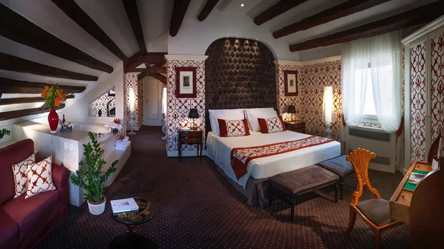 Junior Suite, Studio, King Bed, Lagoon View، Londra Palace 4/10