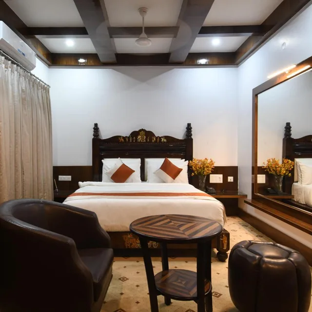 Castle, King Bed، Hotel Loksagar 4/9