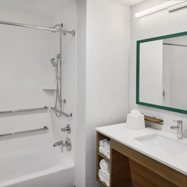 جناح استوديو بسرير كينج وسرير كوين لذوي الإعاقة، Home2 Suites by Hilton Frankenmuth 1/3