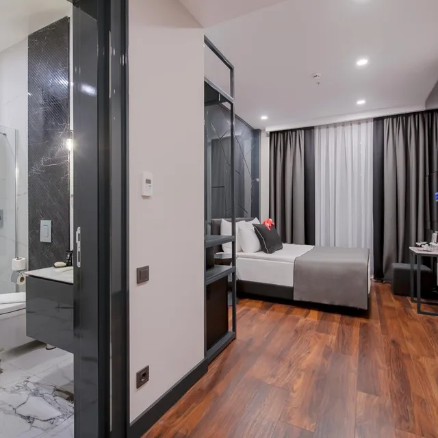 Deluxe, Double Bed, Side Sea View، Lucky Monkey Hotel 2/5
