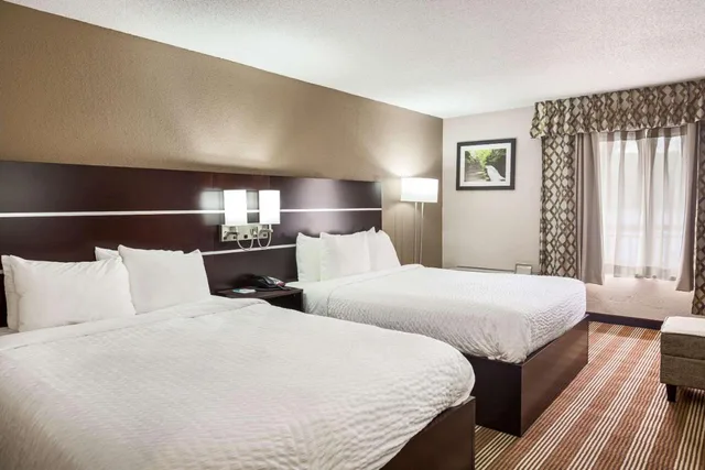 غرفة ديلوكس بسريرين كوين بشرفة، Pocono Inn At Water Gap 1/2