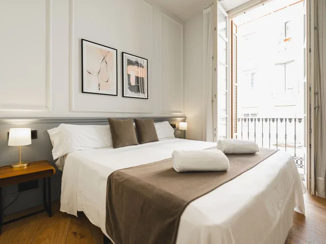 جناح جونيور بسريرين منفصلين بشرفة مع أريكة، Alcazaba Premium Hostel 1/6
