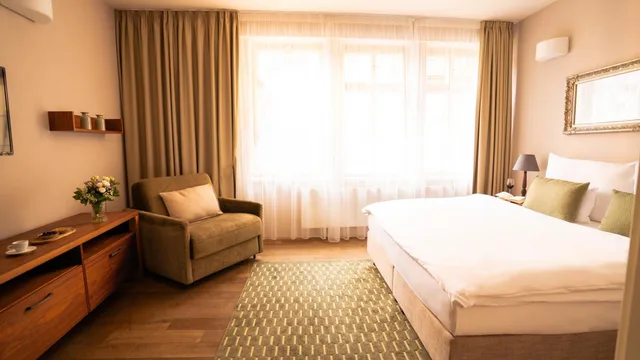 Deluxe, Double or Twin Bed, Hotel Golden Key Prague 7/10