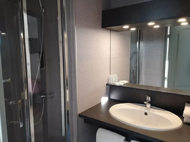 غرفة كلاسيكية بسريرين منفصلين بشرفة، Hotel Les Mesanges 3/3