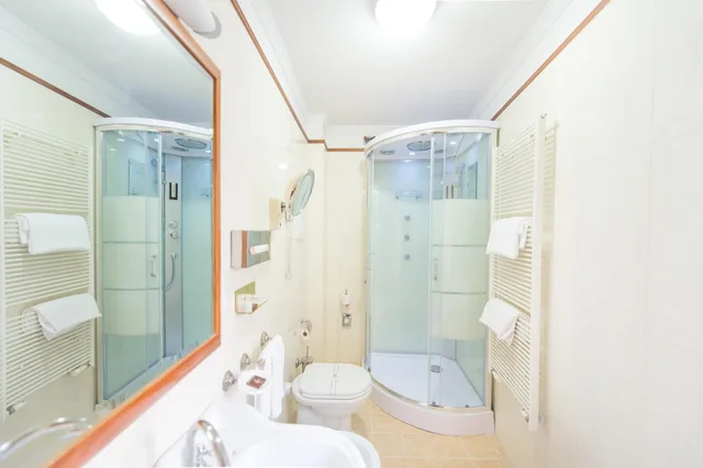 غرفة قياسية ثلاثية بسرير كوين وسرير فردي، Strozzi Palace Hotel 10/10