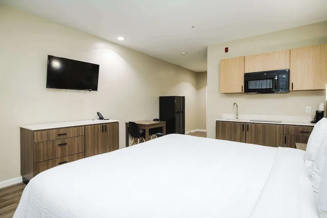 Standard, King Bed, Kitchenette, SureStay Studio by Best Western Conroe Downtown 4/6