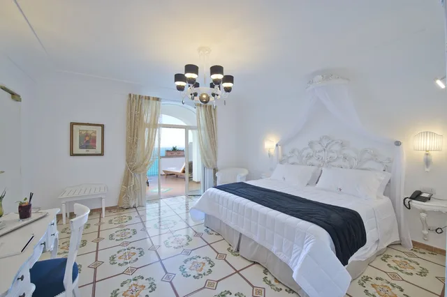 Deluxe, Queen Bed, Sea View, Terrace, Villa Corallium 3/10