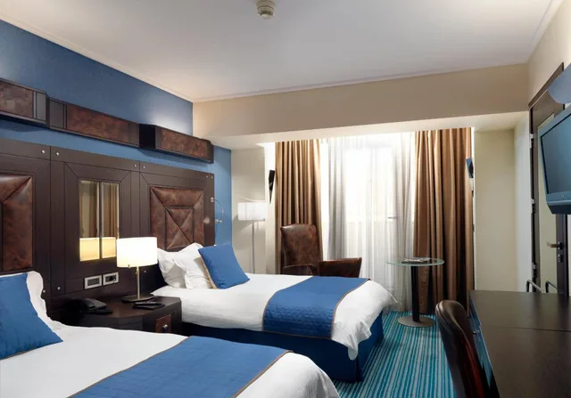 غرفة بريميوم بسريرين مزدوجين مع دخول الصالة، Crowne Plaza Athens City Centre 3/10