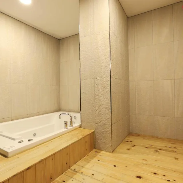 جناح عائلي، Hotel Ignis 10/10