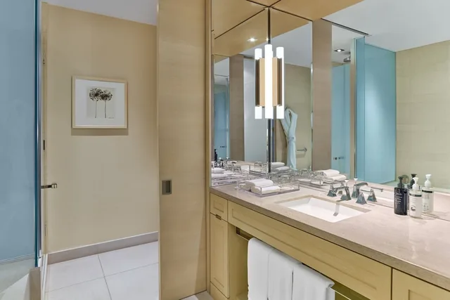 غرفة بريميير بسرير كينج، The St Regis San Francisco 2/2