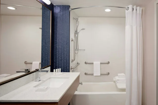 غرفة بسرير كينج، Fairfield Inn & Suites by Marriott Atlantic City Absecon 2/3