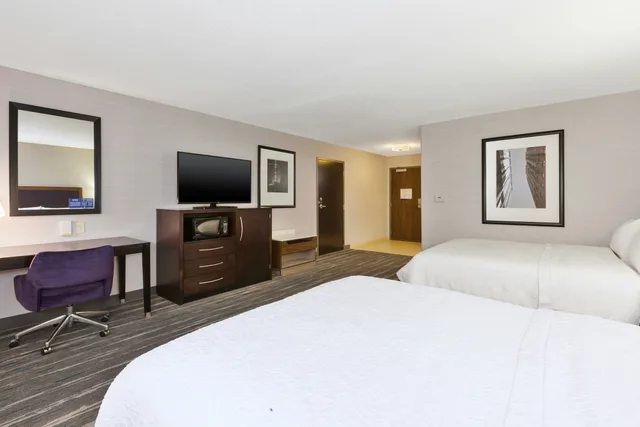 غرفة بسريرين كوين لذوي الإعاقة، Hampton Inn and Suites Flint-Grand Blanc 2/4