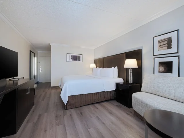 غرفة كلوب بريميوم بسرير كينج، Crowne Plaza Suffern - Mahwah 1/5