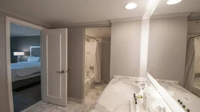 1 Bedroom, Suite, No View, Concierge Level, InterContinental Kansas City at the Plaza 4/4