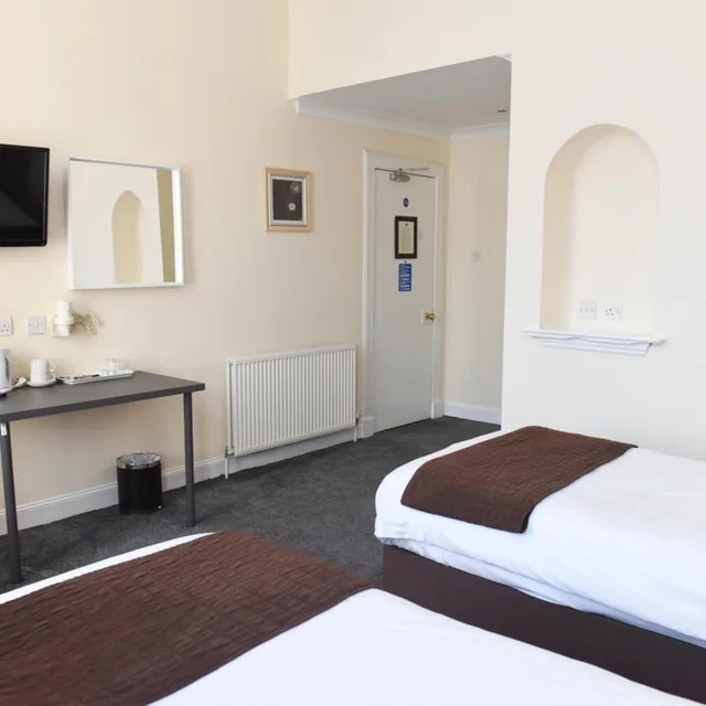 Family, The Sandyford Hotel 5/10