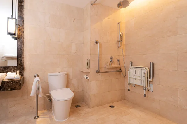 Standard, Queen Bed, Lounge Access, Accessible, Crowne Plaza Bandung 3/3