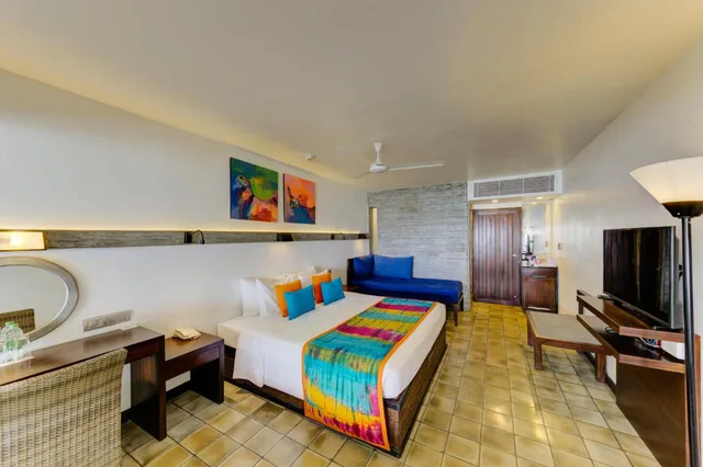 Ocean, Superior, King Bed, with View، Hikka Tranz By Cinnamon 1/2