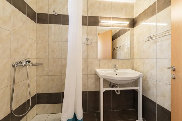 غرفة بسرير مزدوج بإطلالة على الحديقة بغرفة نوم واحدة، Georgia Hotel 4/4