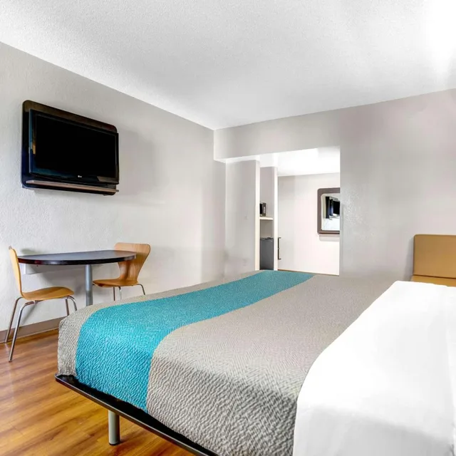 غرفة بسرير كينج، Motel6 Jacksonville, NC 6/10