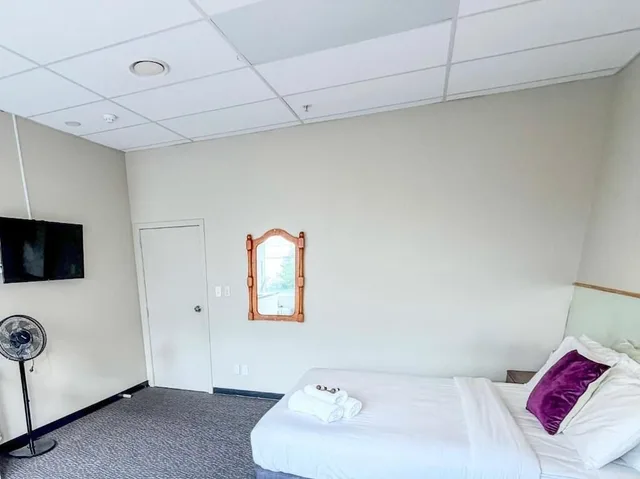 غرفة بسرير مزدوج بحمام مشترك، Aura Hotel 1/4