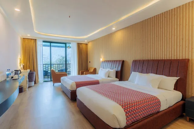 Luxury, 1 King or 2 Queen Beds, Pool View, Balcony، Lake View Resort 2/8