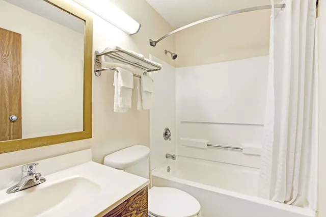 غرفة قياسية بسرير كينج، Super 8 By Wyndham Baltimore/Essex Area 4/5