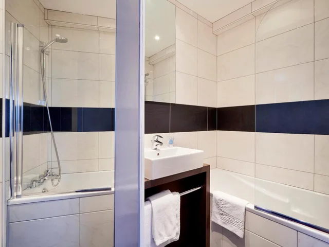 Room, Triple, 3 Beds, Kyriad Grenoble Centre Formerly Inter Hotel Patrick 3/3