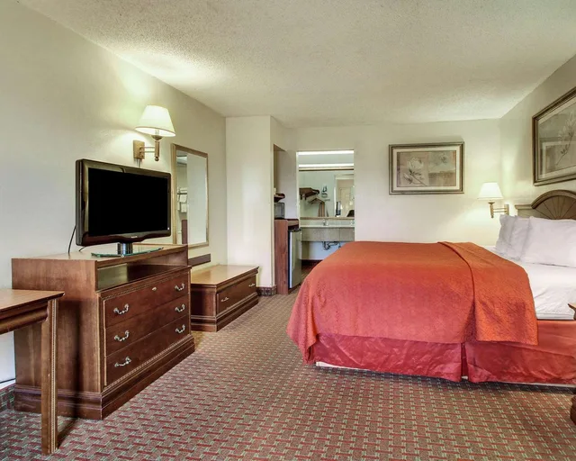 غرفة بسرير كينج، Quality Inn & Suites Clinton - Jackson West 2/3