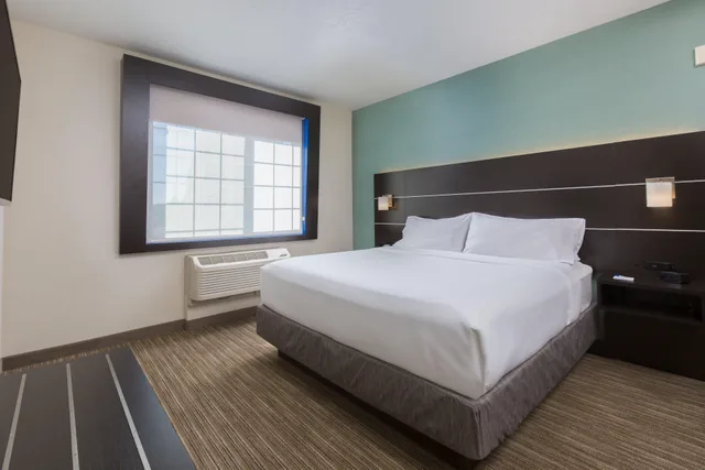 1 Bedroom, Suite, King Bed, Sofa, Holiday Inn Express Hotel And Suites Eugene Downtown University 1/1