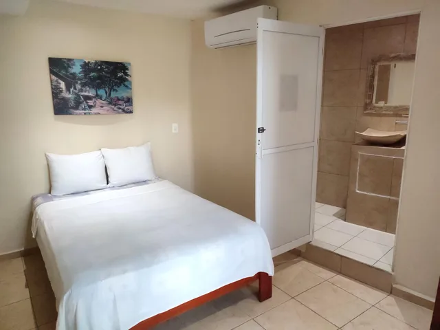 Standard, Hotel Ashly 3/10