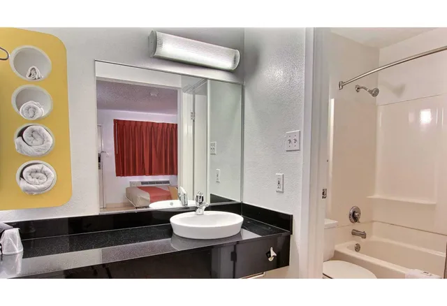 غرفة رباعية بسريرين مزدوجين، Motel6 Austin, TX 4/4