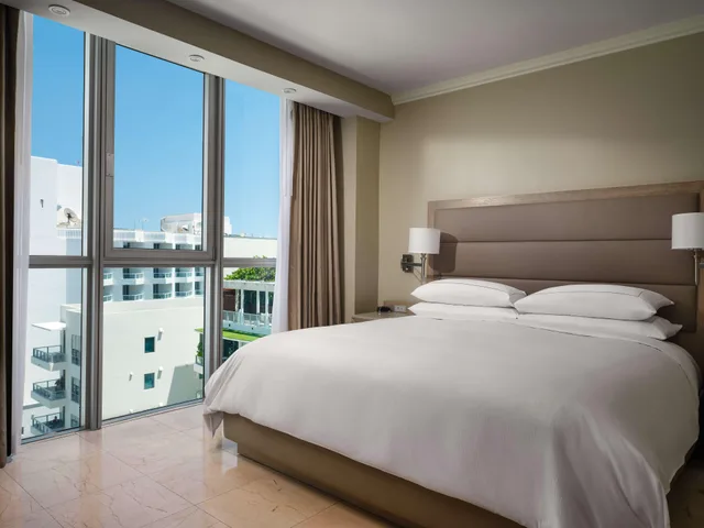 جناح بسرير كينج بغرفة نوم واحدة، Hilton Bentley Miami South Beach Hotel 1/1
