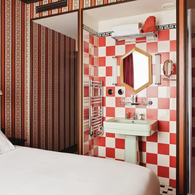 Little, King Bed, Hotel Les Deux Gares 1/3